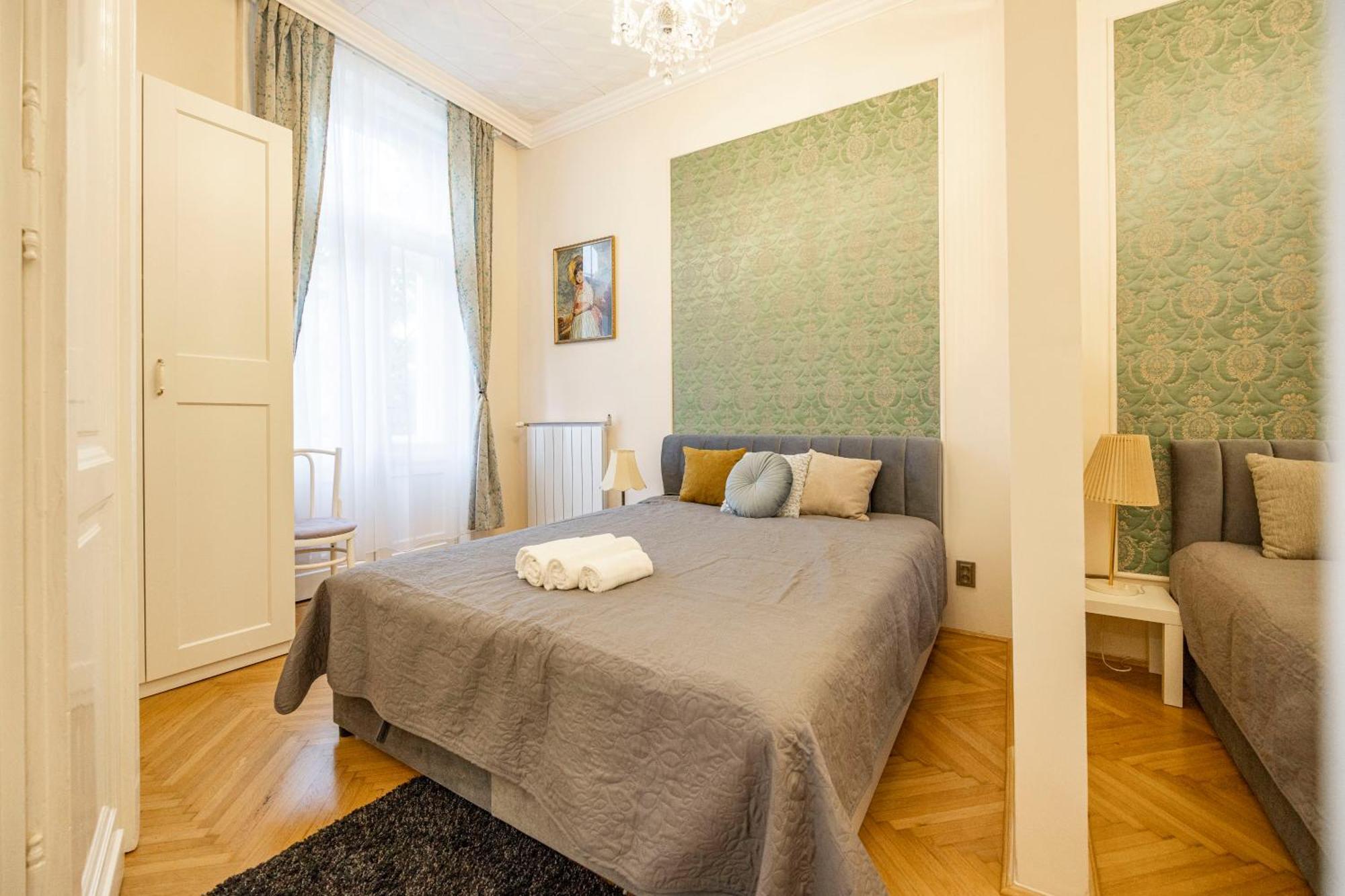 Deluxe In Art Nouveau House- With Garage * Budapešť
