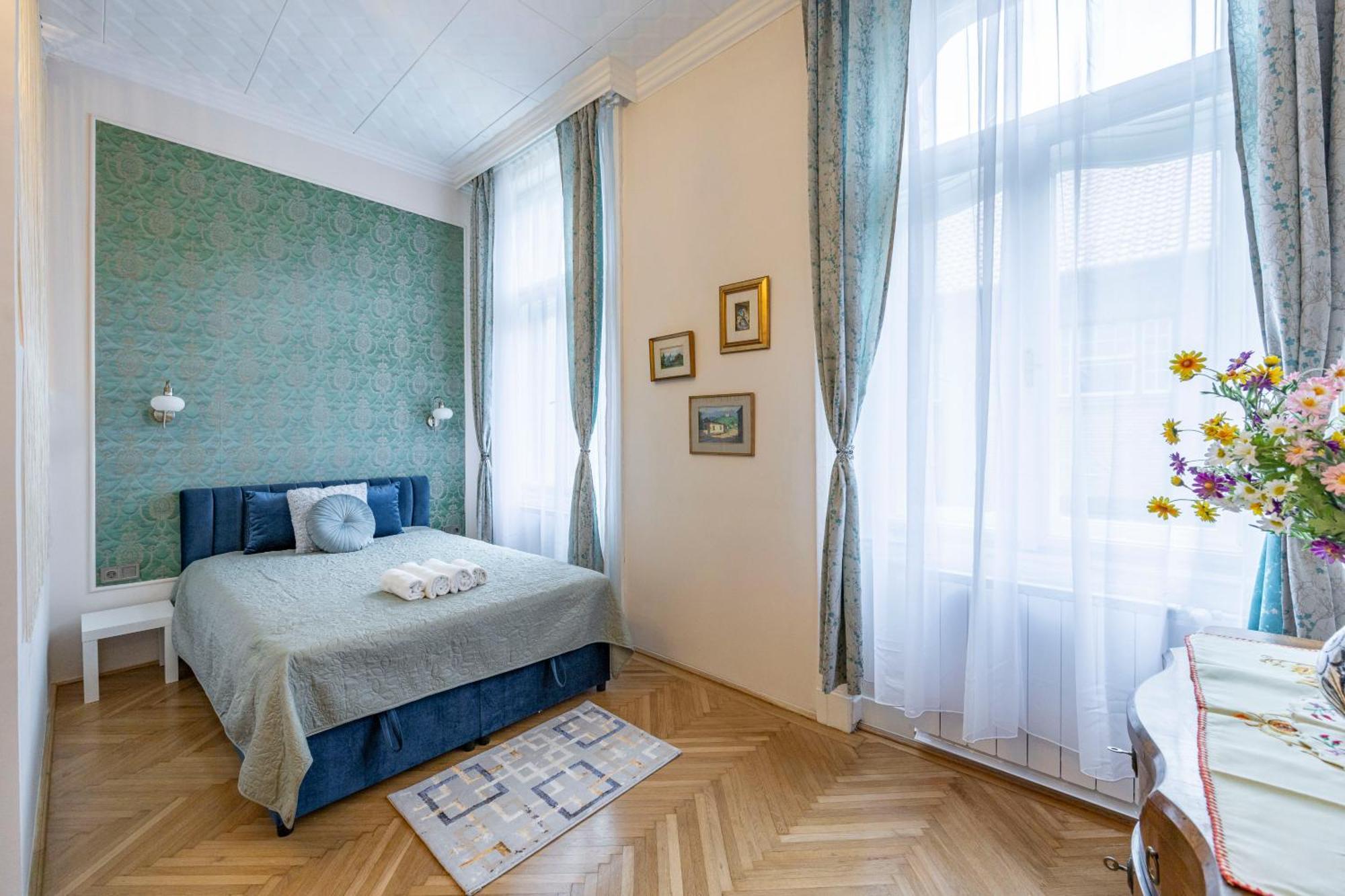 Deluxe In Art Nouveau House- With Garage * Budapest