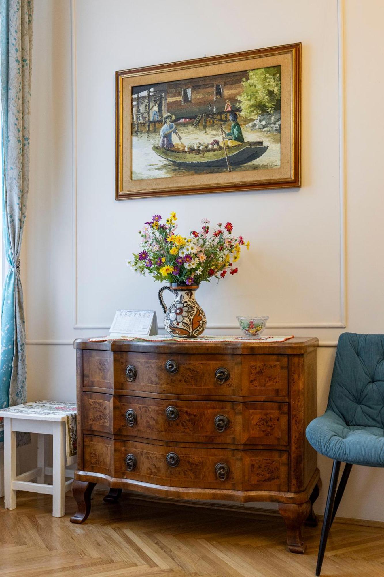Apartment Deluxe In Art Nouveau House- With Garage *
