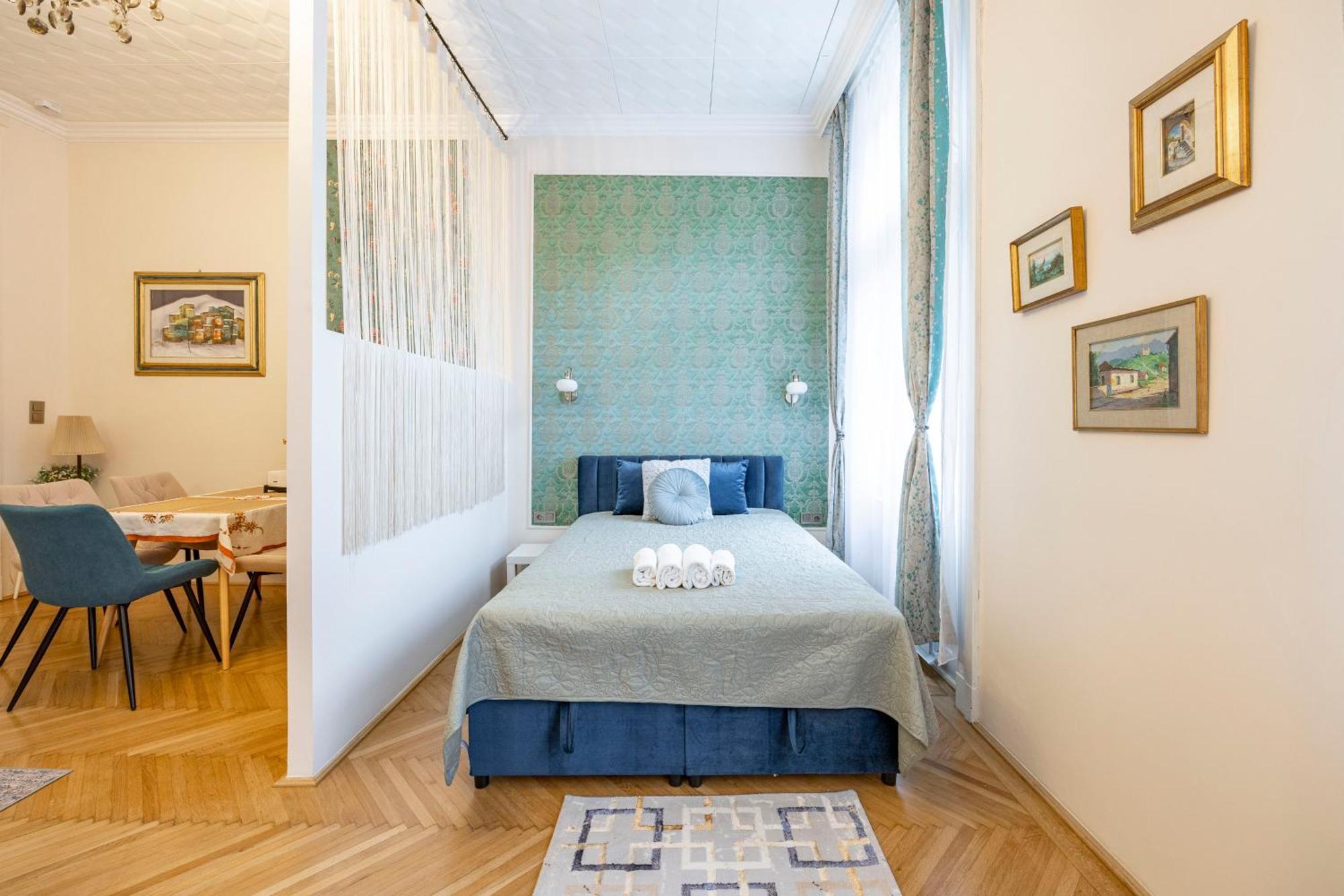 Apartment Deluxe In Art Nouveau House- With Garage