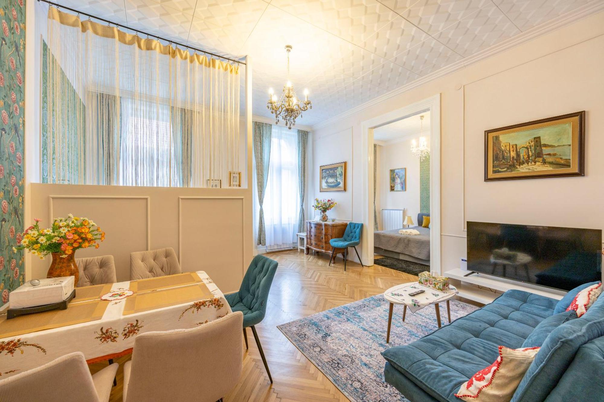 Apartment Deluxe In Art Nouveau House- With Garage