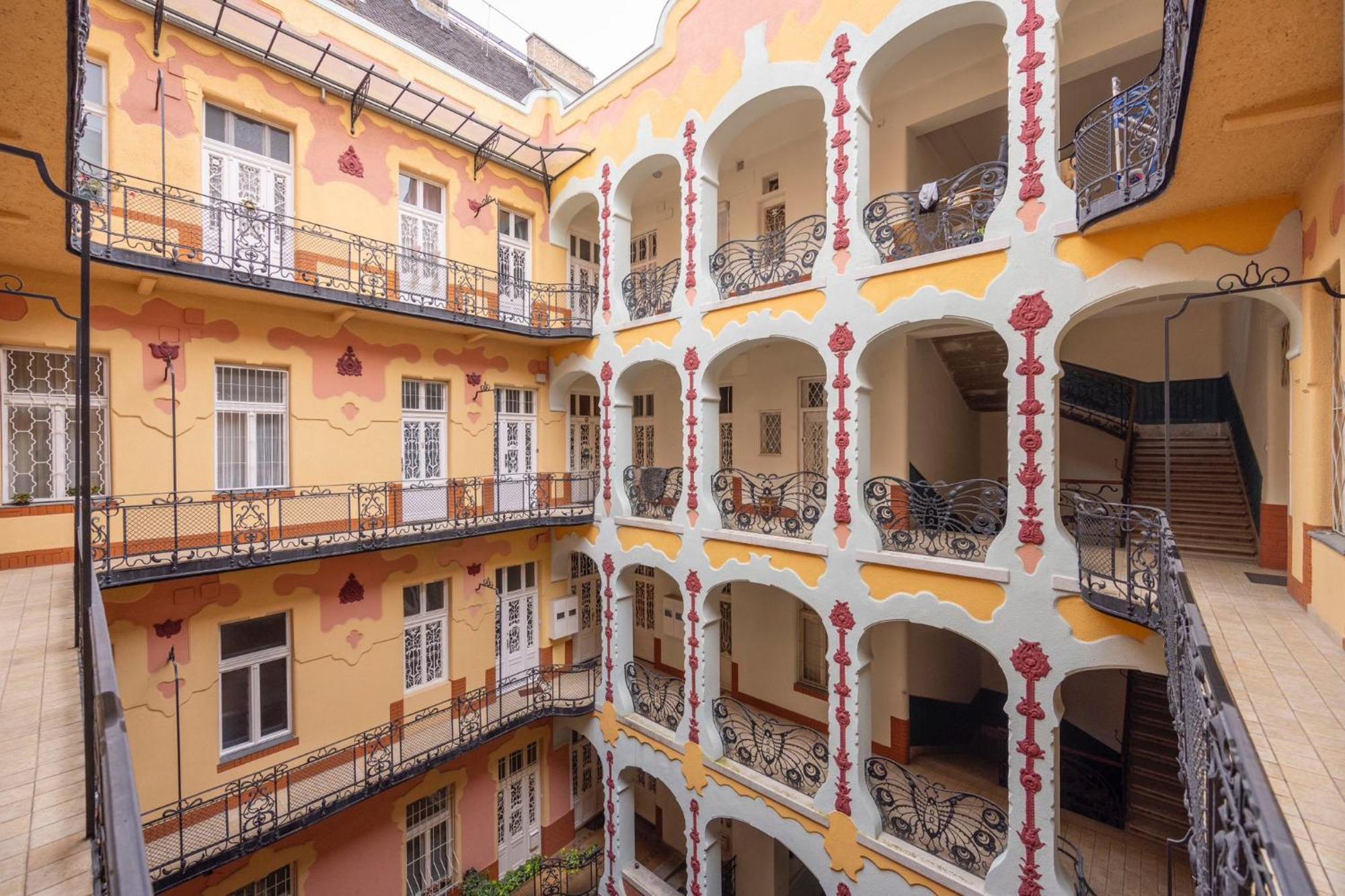 Deluxe In Art Nouveau House- With Garage Budapest