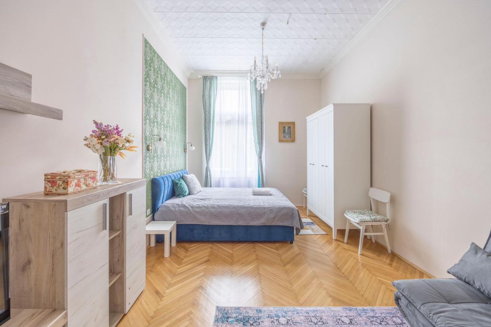 Deluxe In Art Nouveau House- With Garage Apartment Budapest