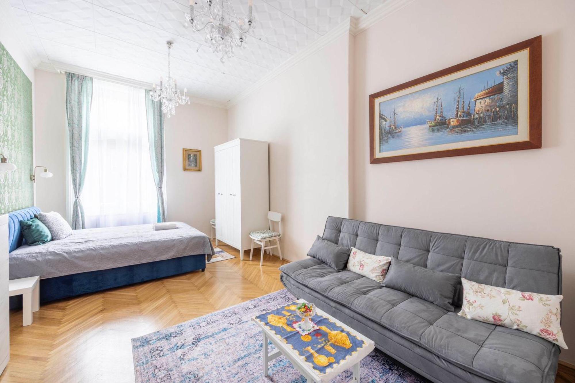 Apartment Deluxe In Art Nouveau House- With Garage *
